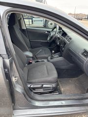 2016 Volkswagen Jetta 1.4T S - Interior Steering Wheel With Keys Image